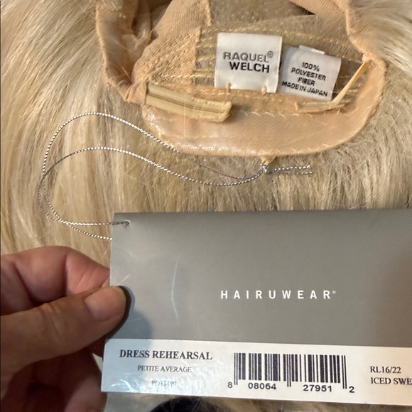 Raquel Welch Sheer Luxury Wig Lace hand tied left part. It has the LuxLite cap, - Picture 13 of 14